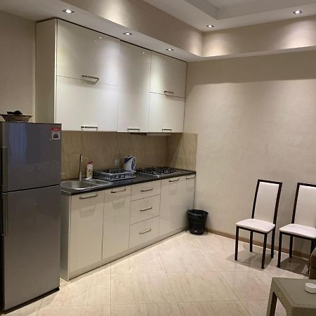 Apartment Three Bedroom In Saburtalo Tbilisi ภายนอก รูปภาพ