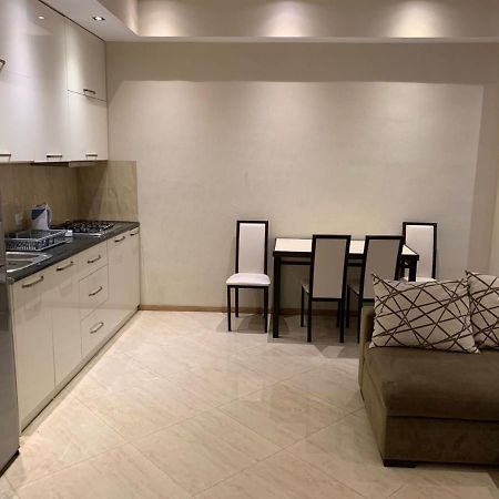 Apartment Three Bedroom In Saburtalo Tbilisi ภายนอก รูปภาพ