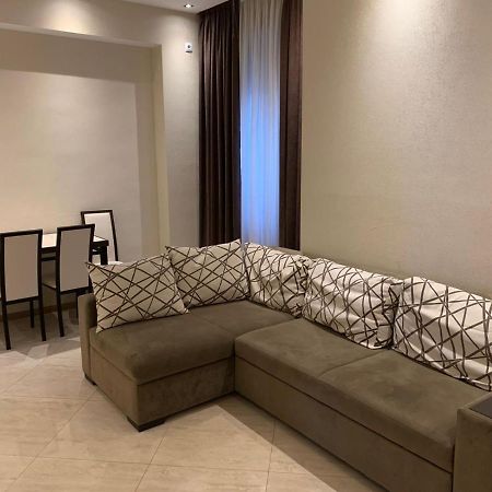 Apartment Three Bedroom In Saburtalo Tbilisi ภายนอก รูปภาพ