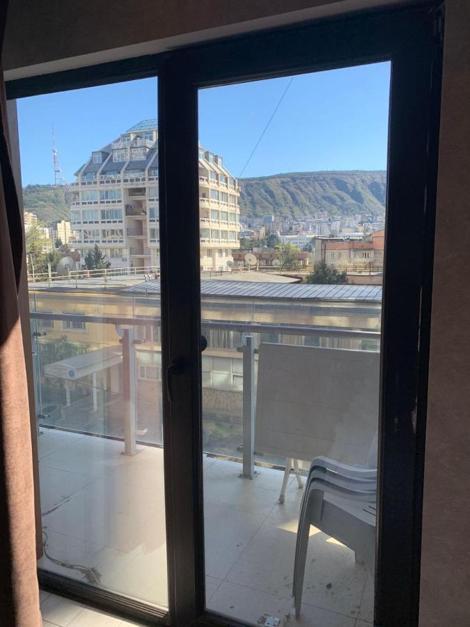 Apartment Three Bedroom In Saburtalo Tbilisi ภายนอก รูปภาพ