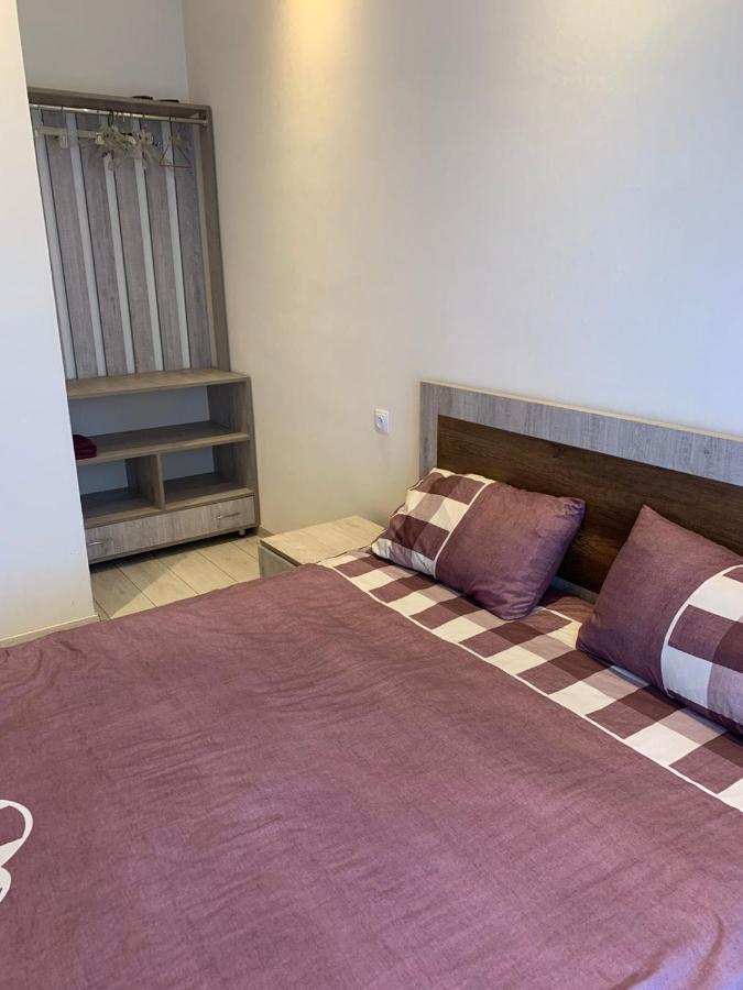 Apartment Three Bedroom In Saburtalo Tbilisi ภายนอก รูปภาพ