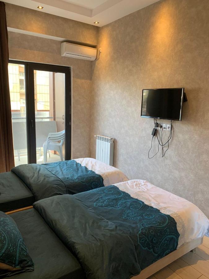 Apartment Three Bedroom In Saburtalo Tbilisi ภายนอก รูปภาพ