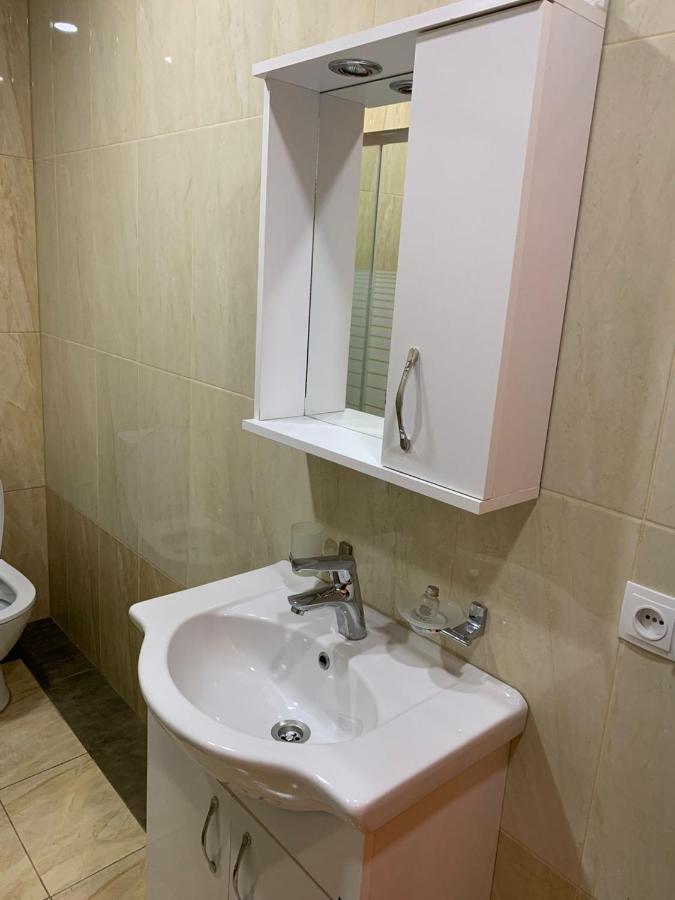 Apartment Three Bedroom In Saburtalo Tbilisi ภายนอก รูปภาพ